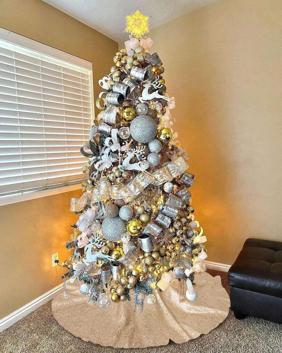 Christmas Tree Skirt 24 inch Champagne Gold Tree Skirt Small Sequin Tree Skirt for 4ft Christmas Tree Decorations