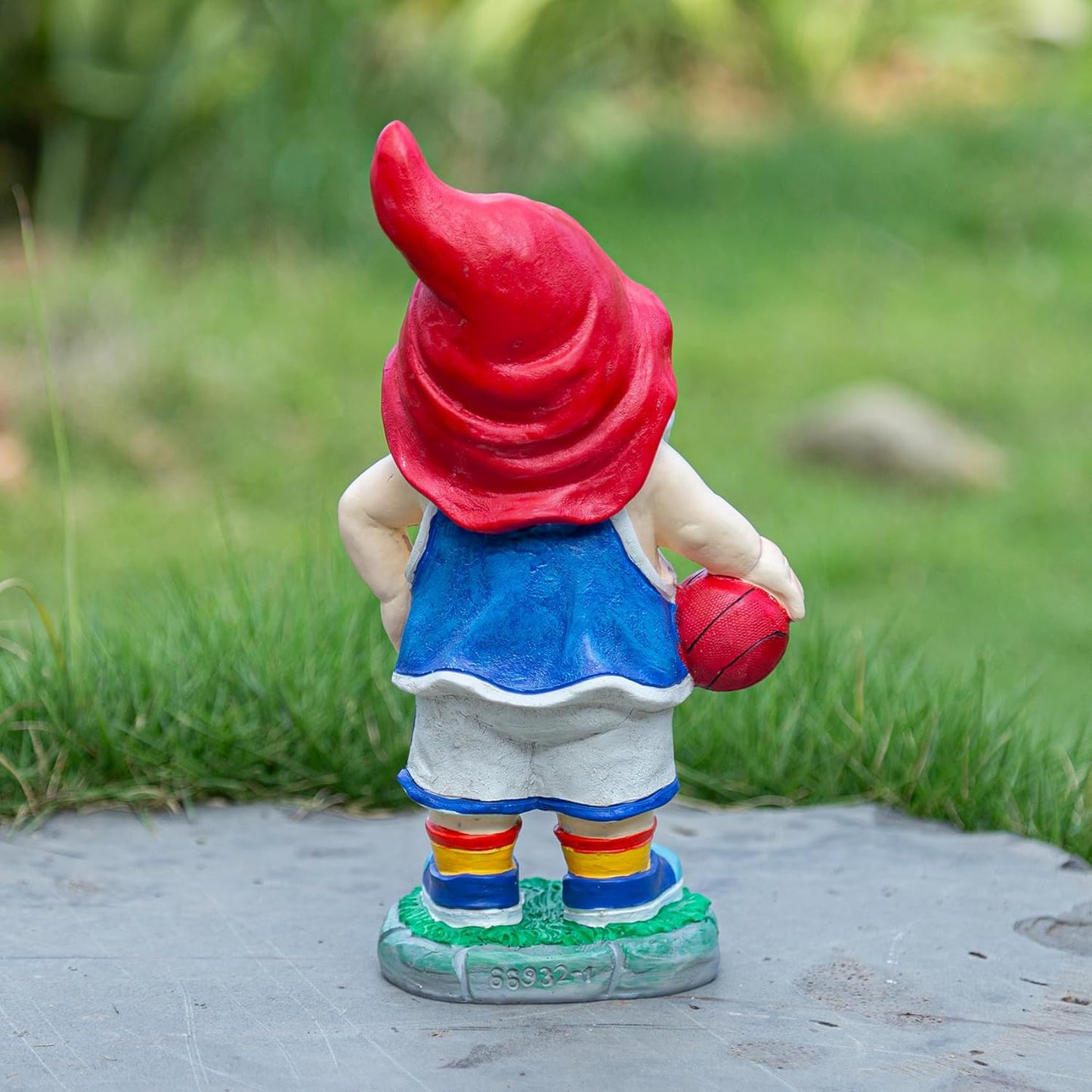 Outdoor Garden Sculpture Sports Garden Gnome with Basketball, 9.5 Inch Decorative Resin Statue, Red and Blue Jersey, Indoor Outdoor Decor A for Basketball Enthusiasts