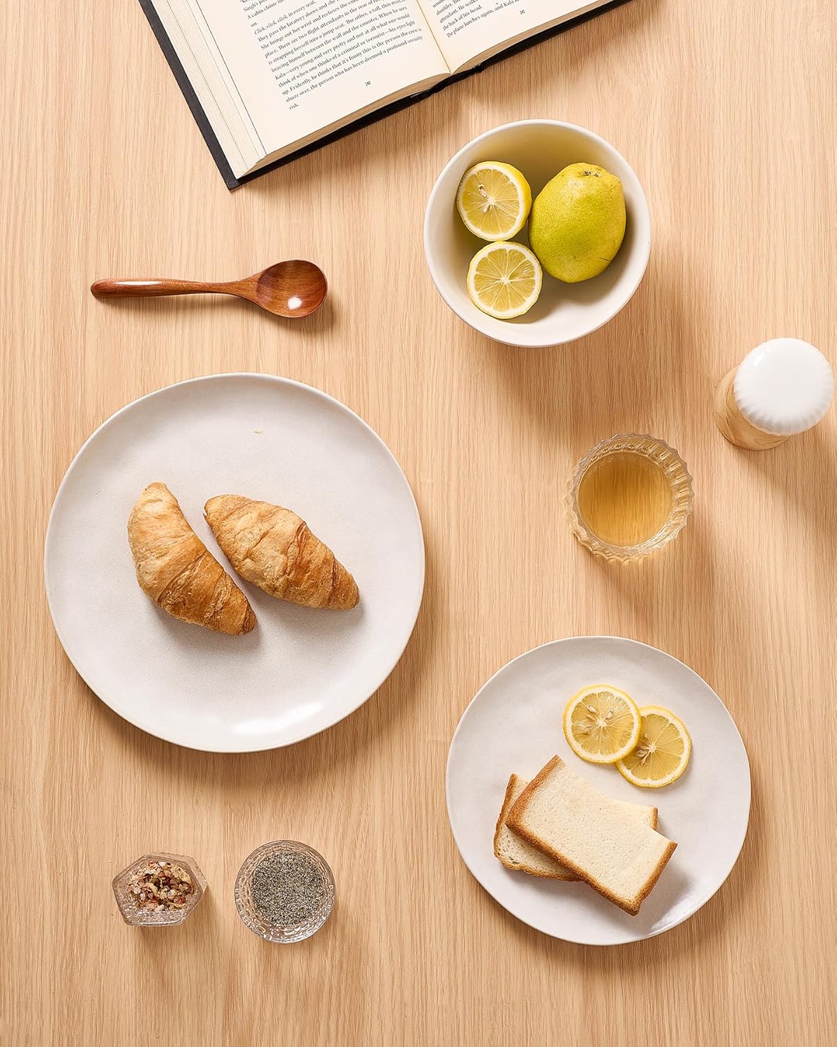 Famiware Dinnerware Sets for 4, Ocean Round 12-Piece Kitchen Plates and Bowls Sets, Microwave and Dishwasher Safe, Scratch Resistant, Matte White