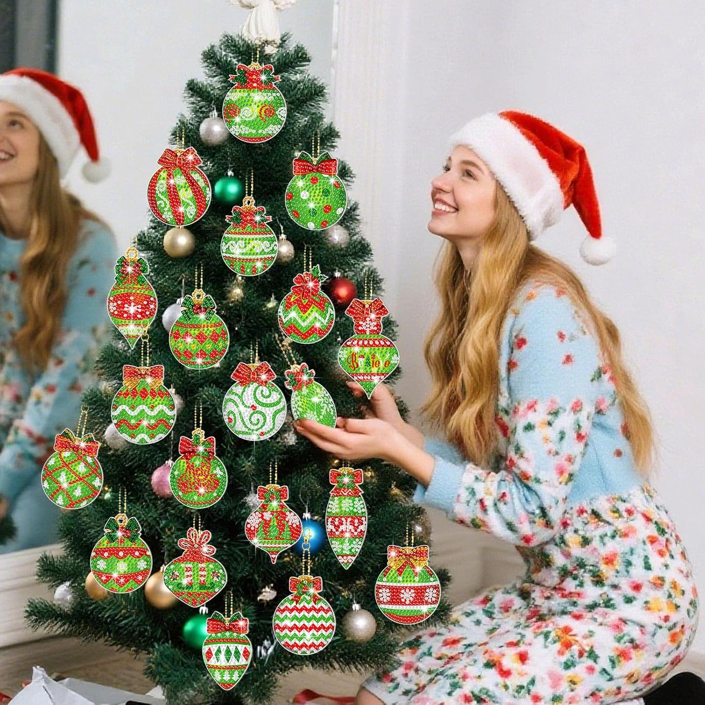 Tondiamo 20 Pcs Christmas Diamond Painting Keychain Kits 5D DIY Diamond Art Pendants Double Sided Hanging Key Chains for Christmas Party Decoration DIY(Green Balls)